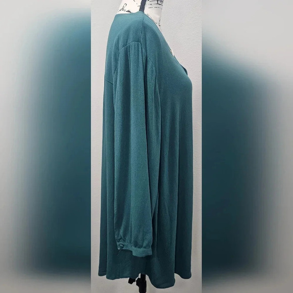 Torrid Women's Green Tunic Blouse Split V-Neck Curve Size 3 (3XL) NWT - Picture 4 of 12